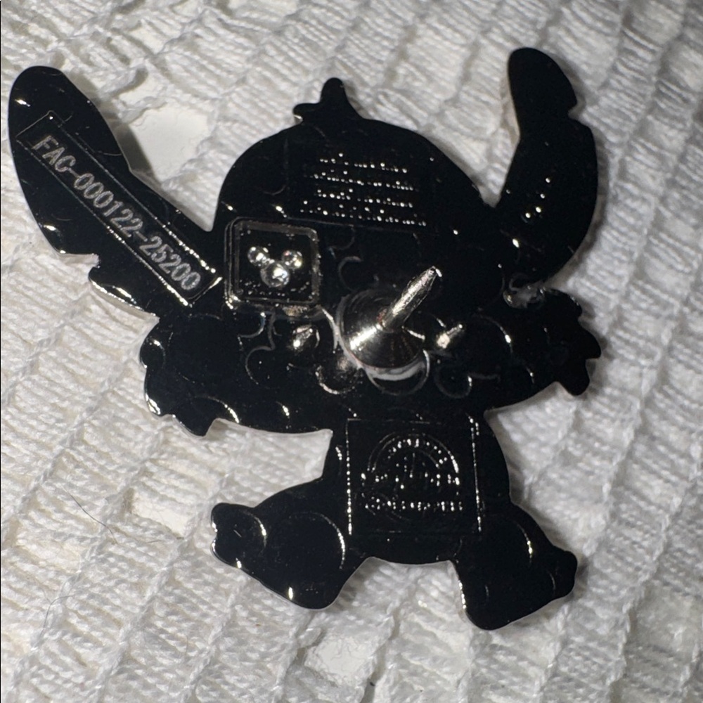 DISNEY PIN STITCH LANYARD STARTER SET 2024 STITCH ONLY Trading Enamel - Picture 2 of 3